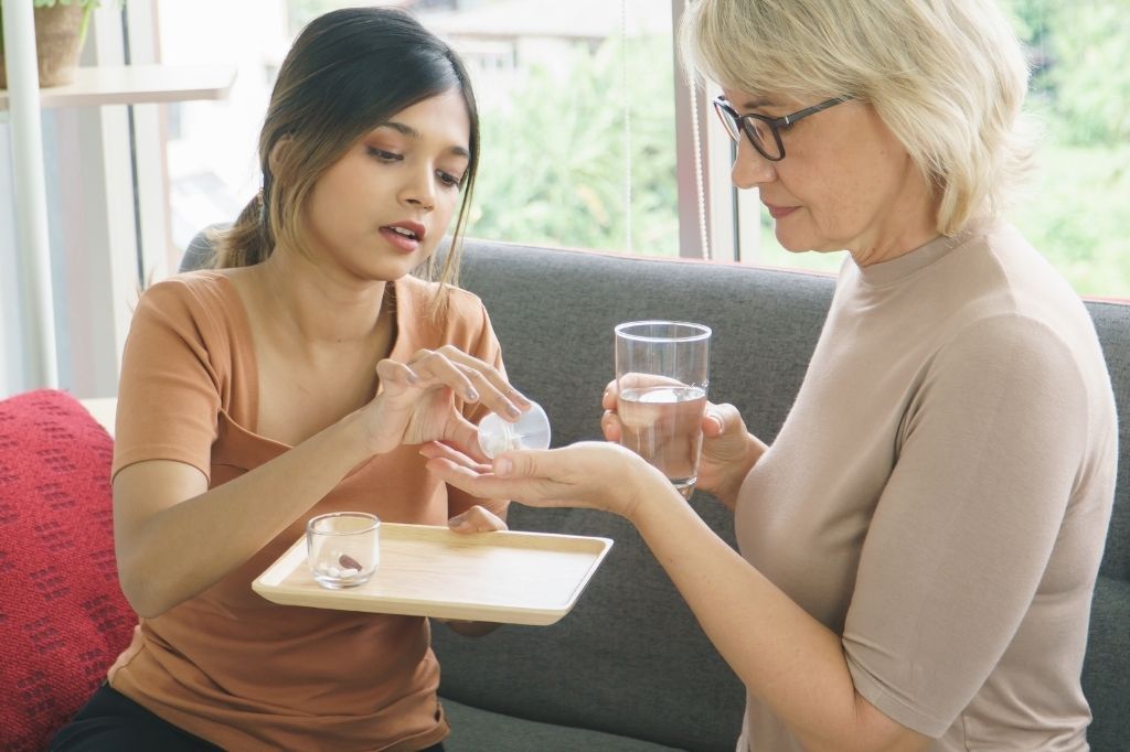 how-to-help-your-parents-remember-their-medication